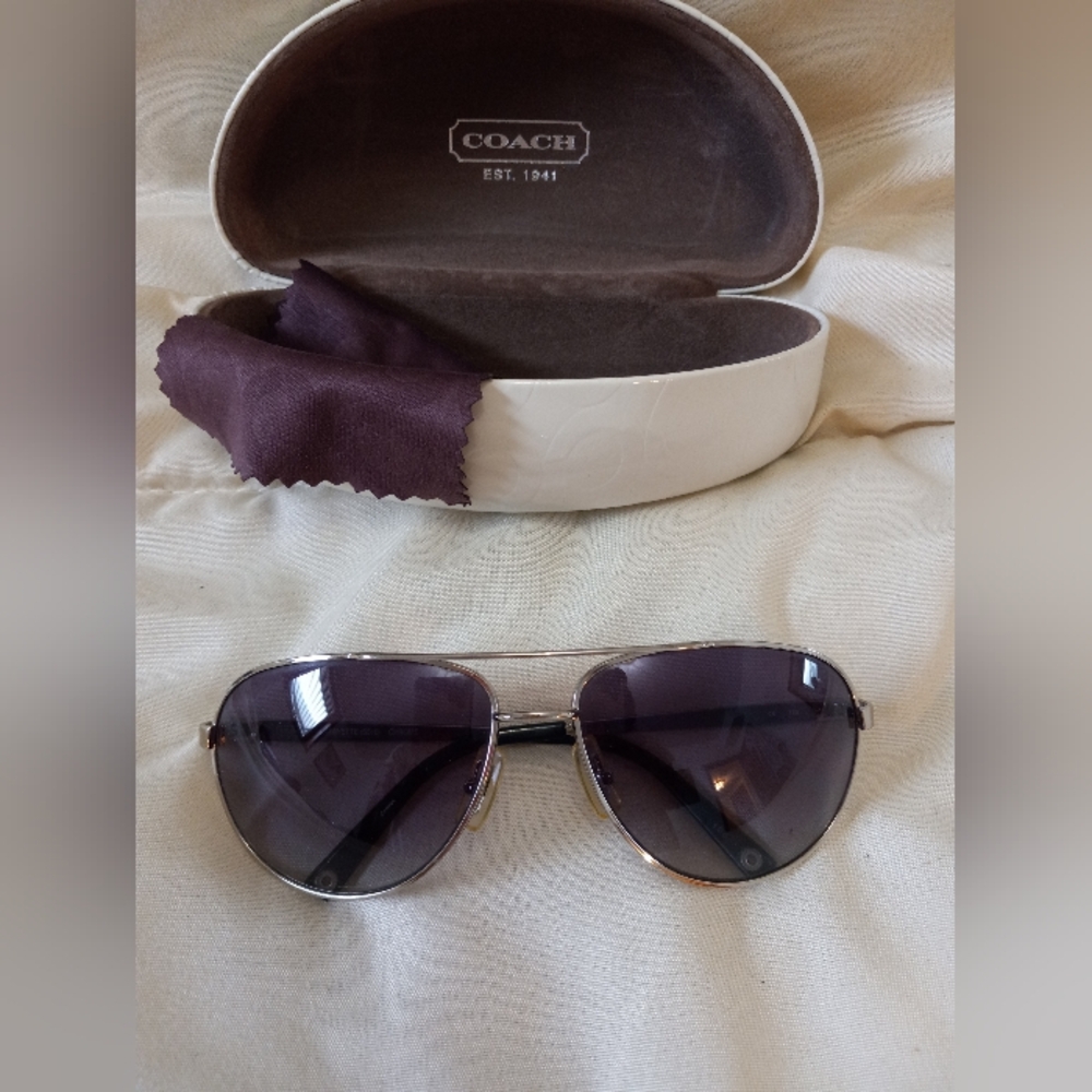 Coach Womens Silver Frame Aviator Sunglases , With Hard Case And Lens Cloth